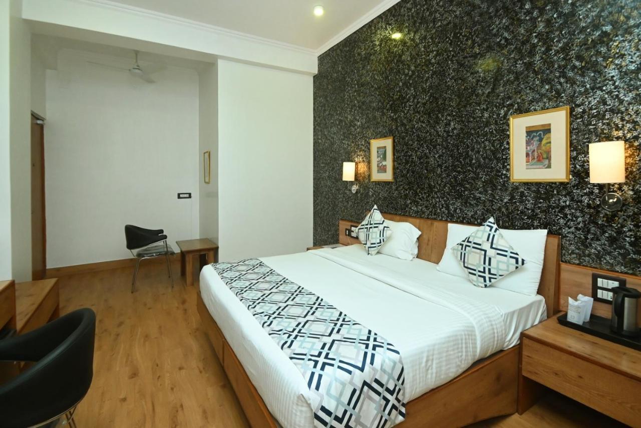 Hotel Yulia- Le Amour Inn Τζαϊπούρ Εξωτερικό φωτογραφία